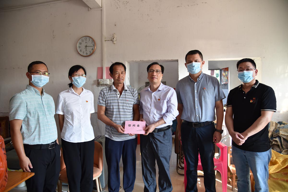 广东CA88集团会同江门市委政研室 赴开平市金鸡镇开展“七一”扶贫慰问